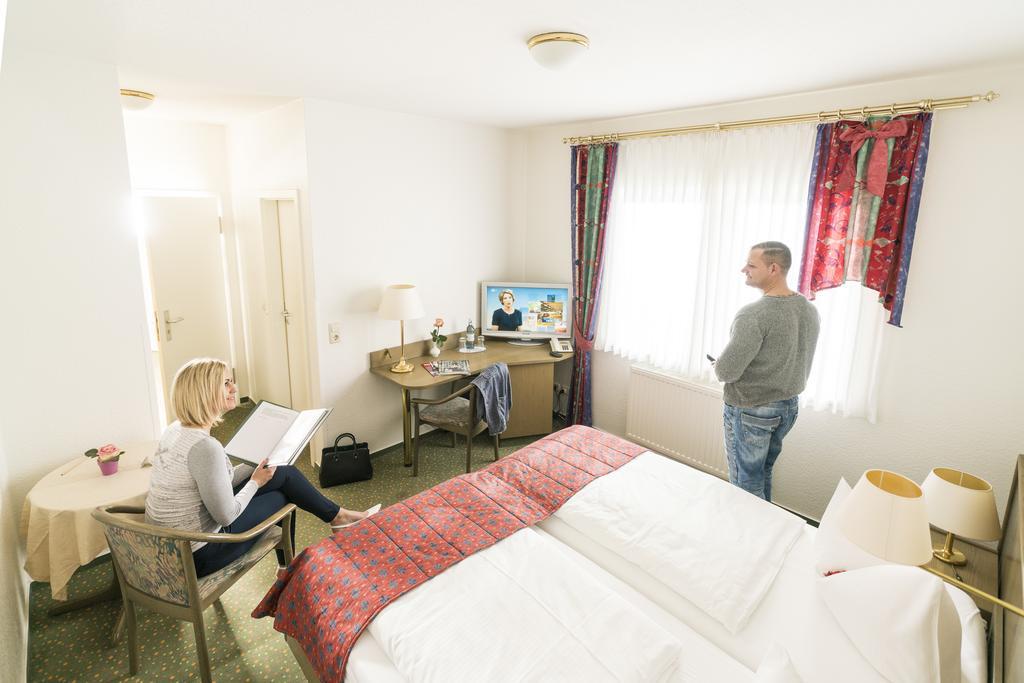Das Fritz Hotel Schwerin Schoene Lage Im Gruenen Mit Regionaler Kueche Kostenfreien Parkplaetzen Und E Ladestation Pokoj fotografie